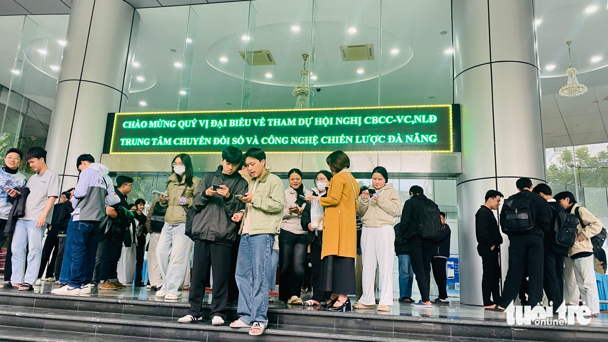 学生获赠数字货币USDT体验兑换越南盾购物| 越南中文社｜越南新闻与政策信息中文平台