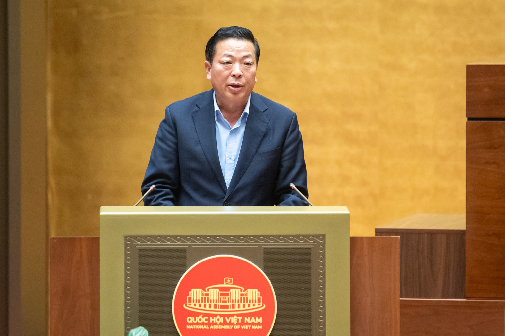 通过《建筑法》，八类工程项目免于建筑许可证