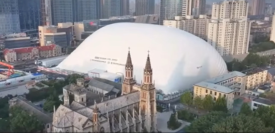 建筑项目被包裹在'世界上最大的充气穹顶'中