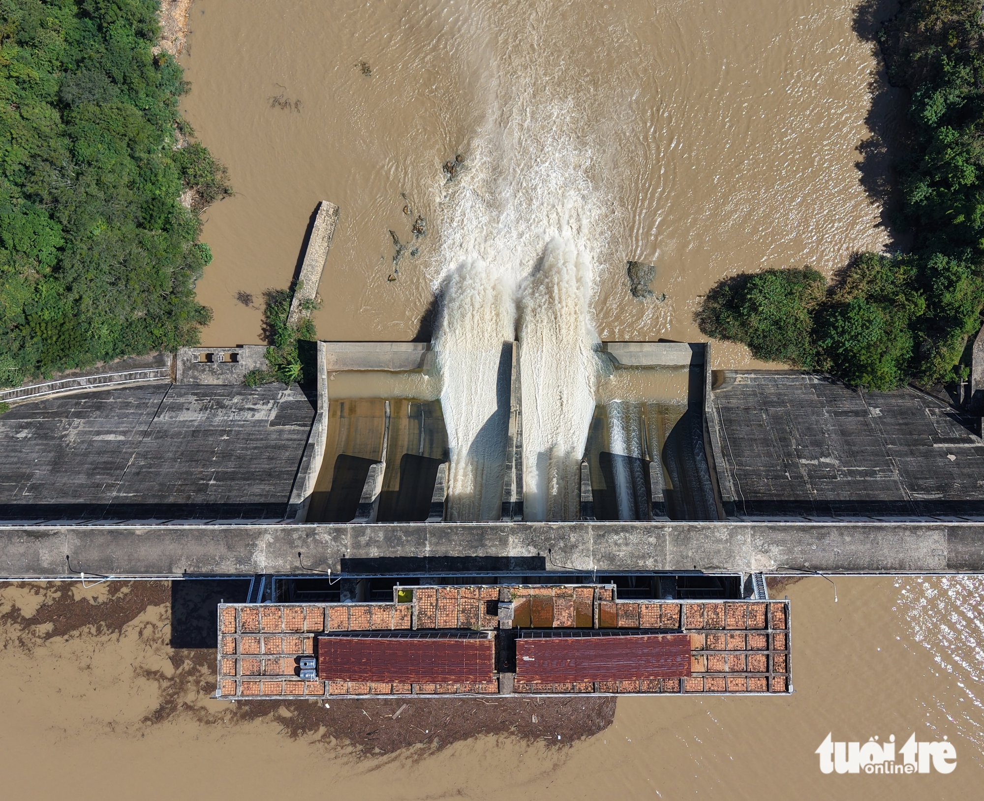 无人机拍摄平顺旧区曾创纪录泄洪的松瓜湖和龙松湖