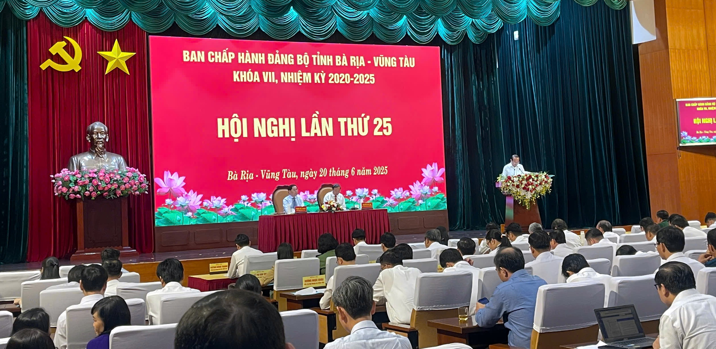 巴地头顿省书记：不让服务人民和企业的工作延迟或中断