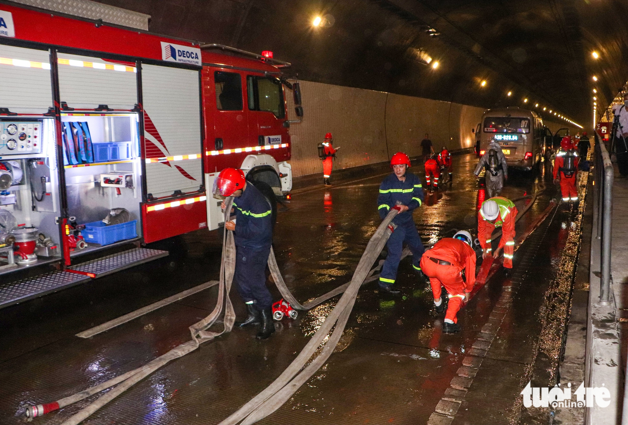 在海云隧道被困并发生大火时该怎么办？