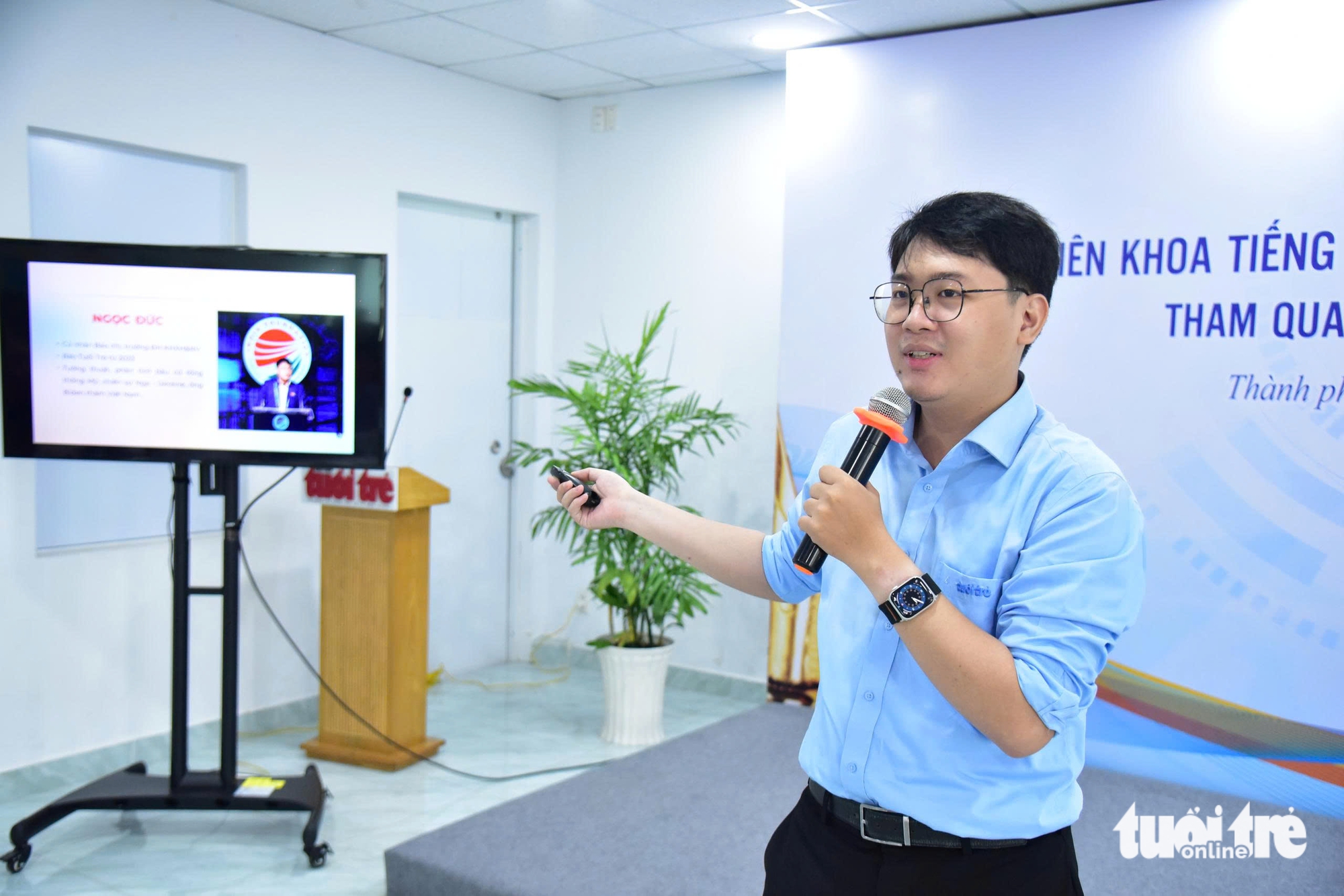 胡志明市师范大学学生了解《青年报》的新闻制作流程