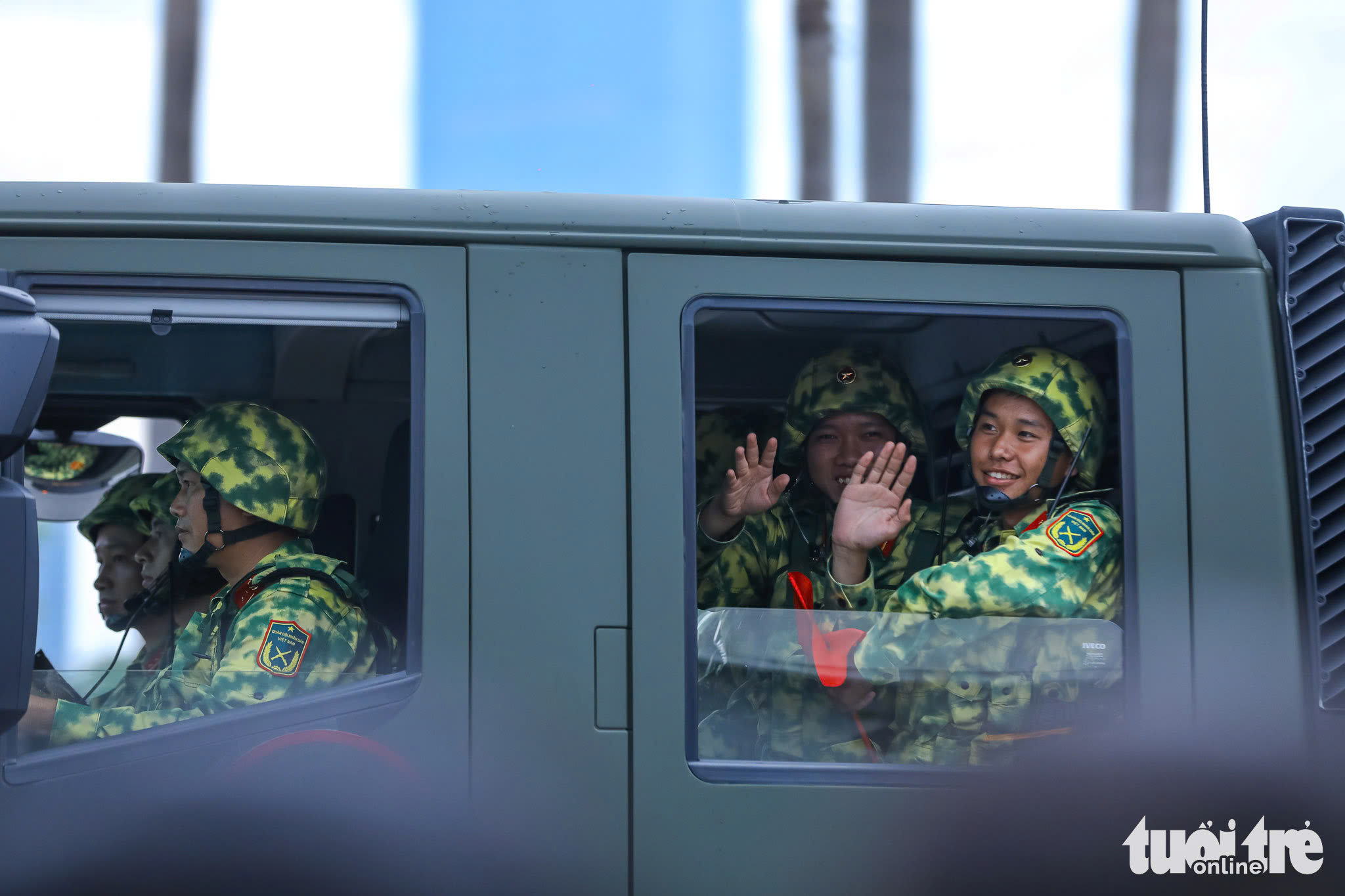 美亭体育场鸣炮，开启阅兵游行合练序幕