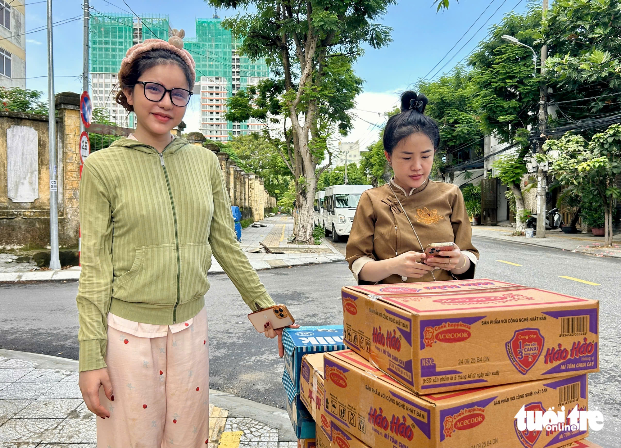 岘港市民寄送数吨必需品援助北部洪水灾区同胞