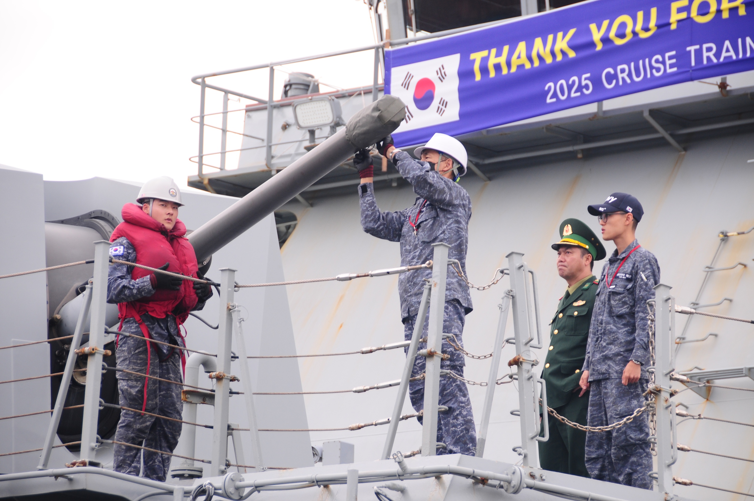 停泊在岘港仙沙港的韩国海军舰艇有什么特别之处？