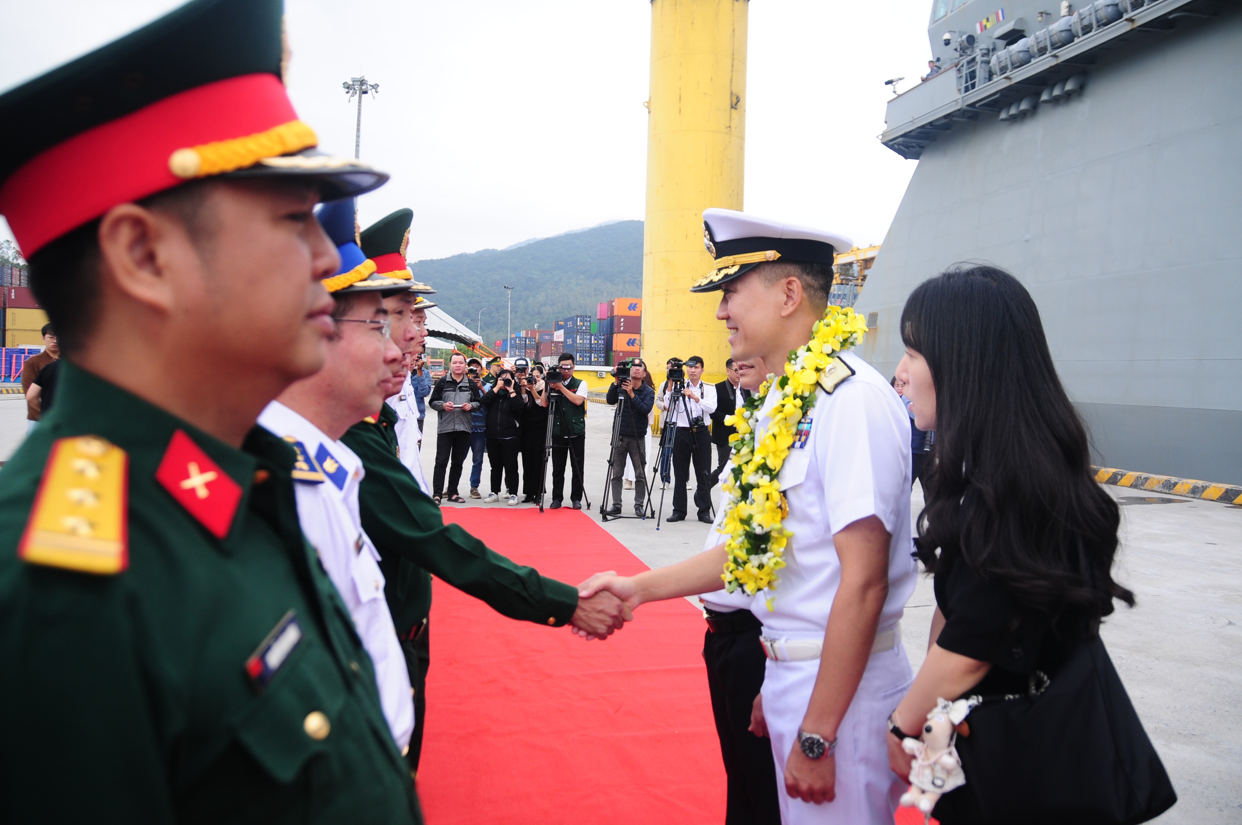 停泊在岘港仙沙港的韩国海军舰艇有什么特别之处？