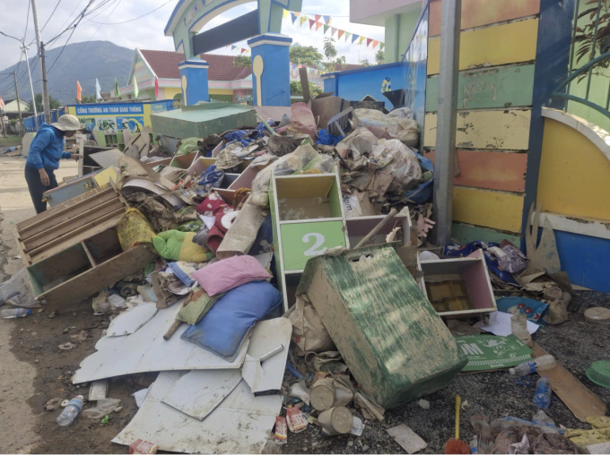 超过10亿越南盾重建四所洪灾地区学校