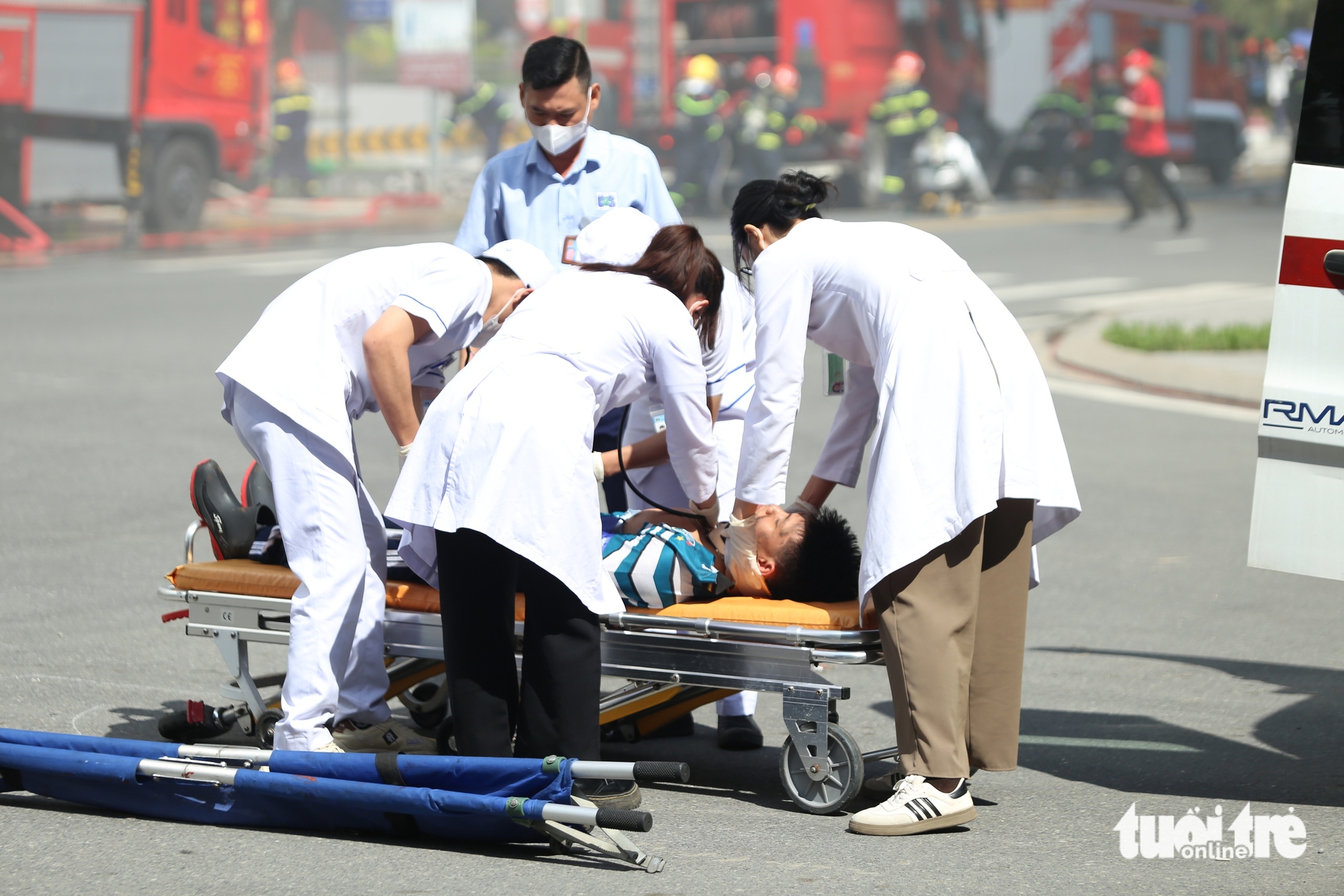 超过3000人在公寓楼进行消防和救援演练