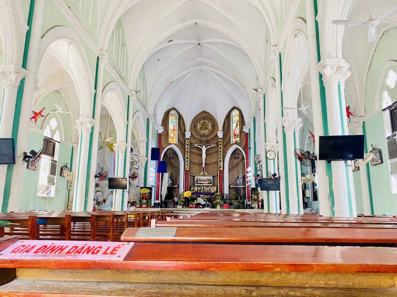 圣诞探访堤岸华人区超过120年历史的教堂