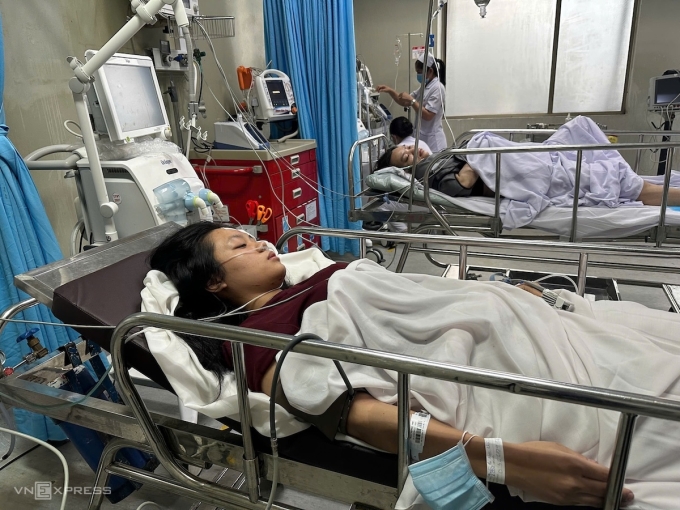 火灾四名遇难者：'浓烟烈火笼罩，只能跳楼逃生'