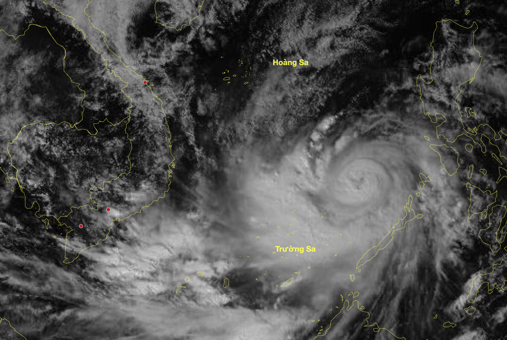 卫星视角下的台风凯尔马吉全景及后续低压区