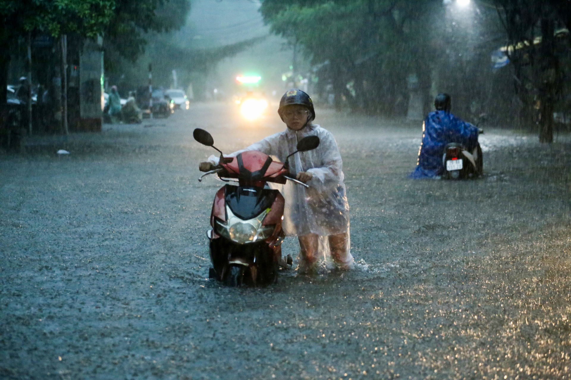今日天气 15-10：北部仍有大雨，南部降雨减少