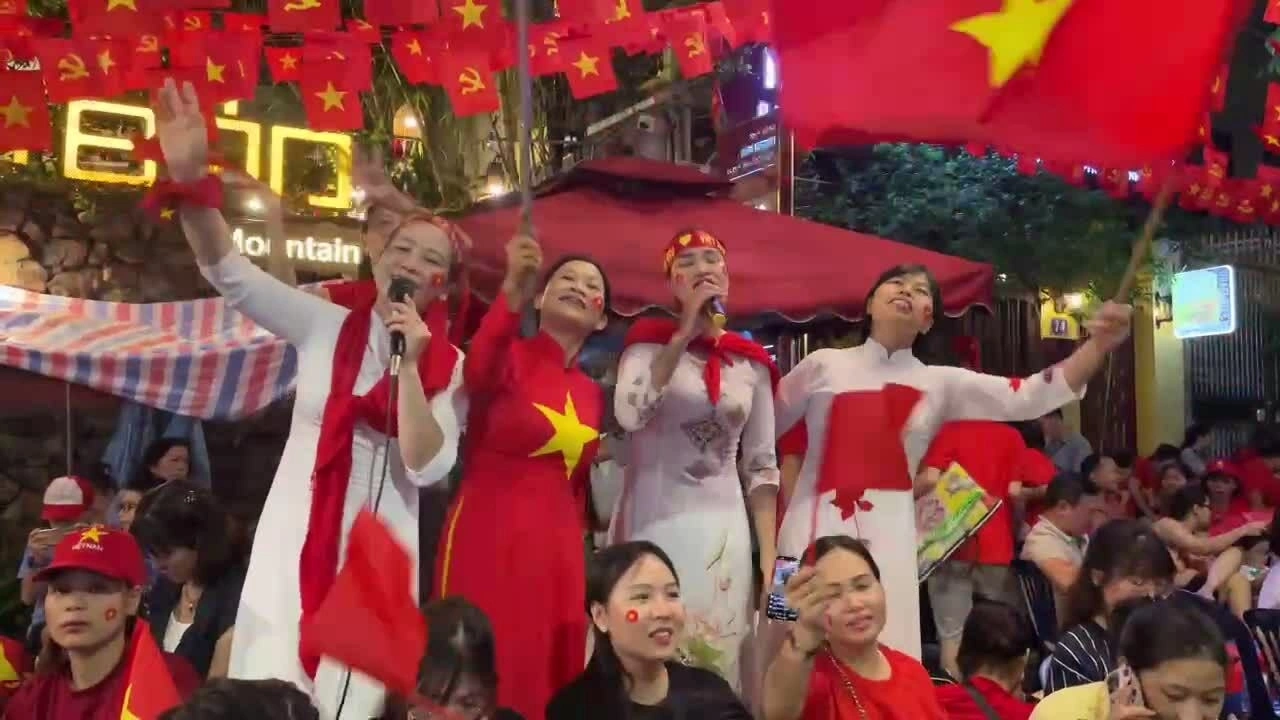 巴亭广场周围的“80周年音乐会”之夜
