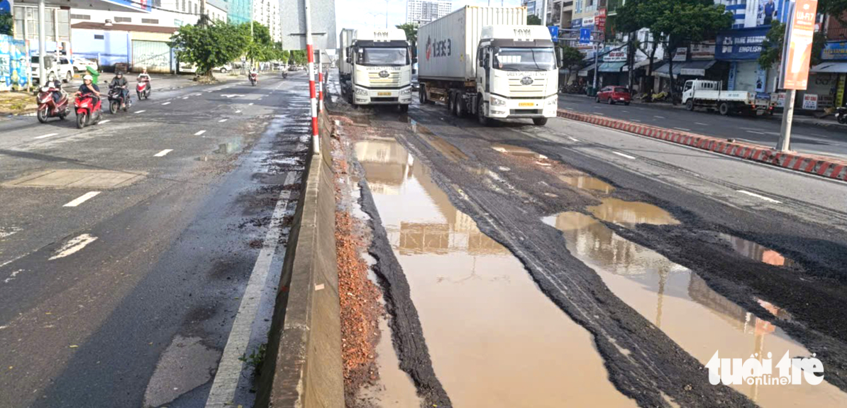 修复岘港如'耕田'般损坏的动脉道路