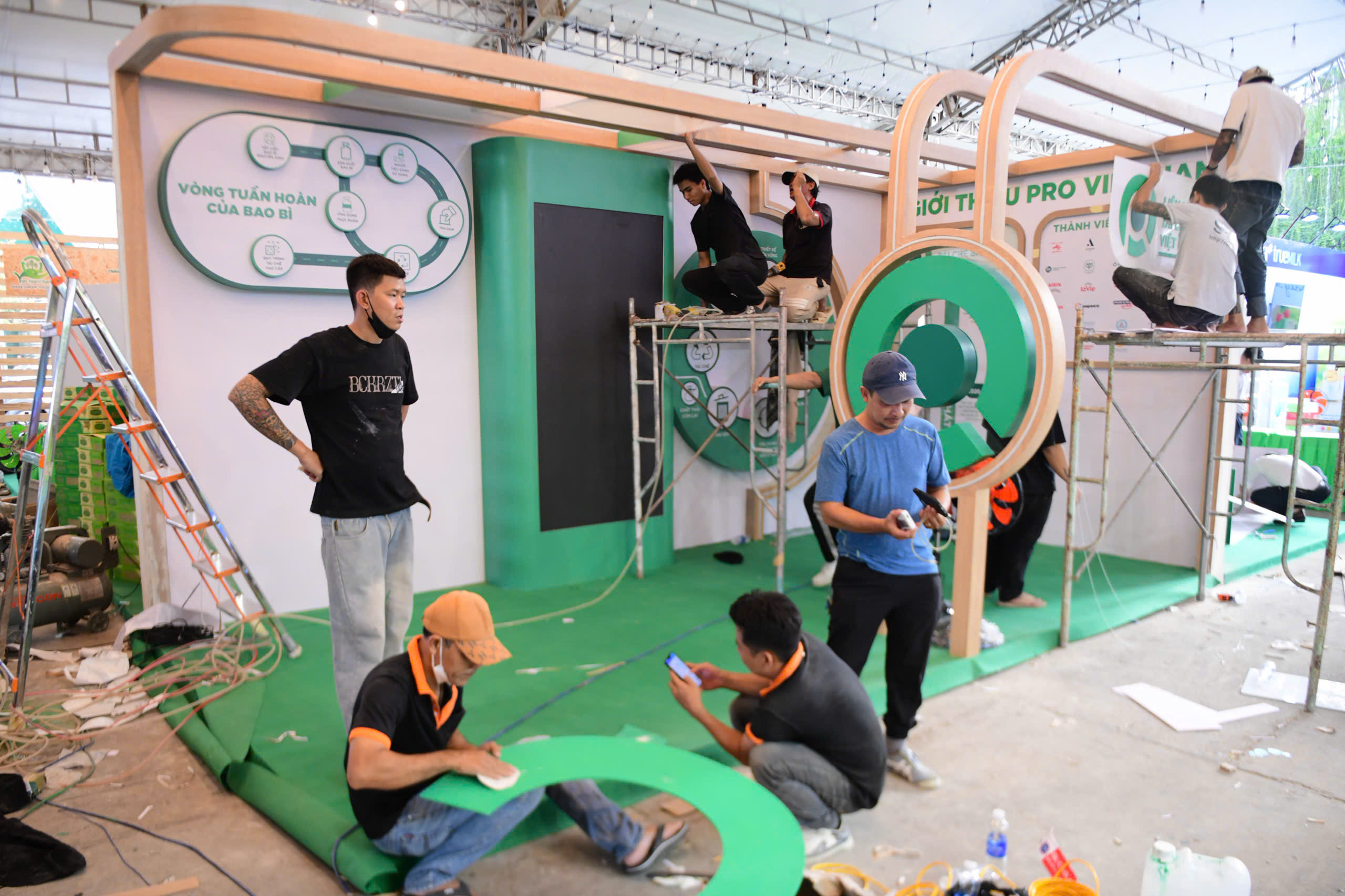 越南绿色2025准备迎接游客，伴随'礼物雨'