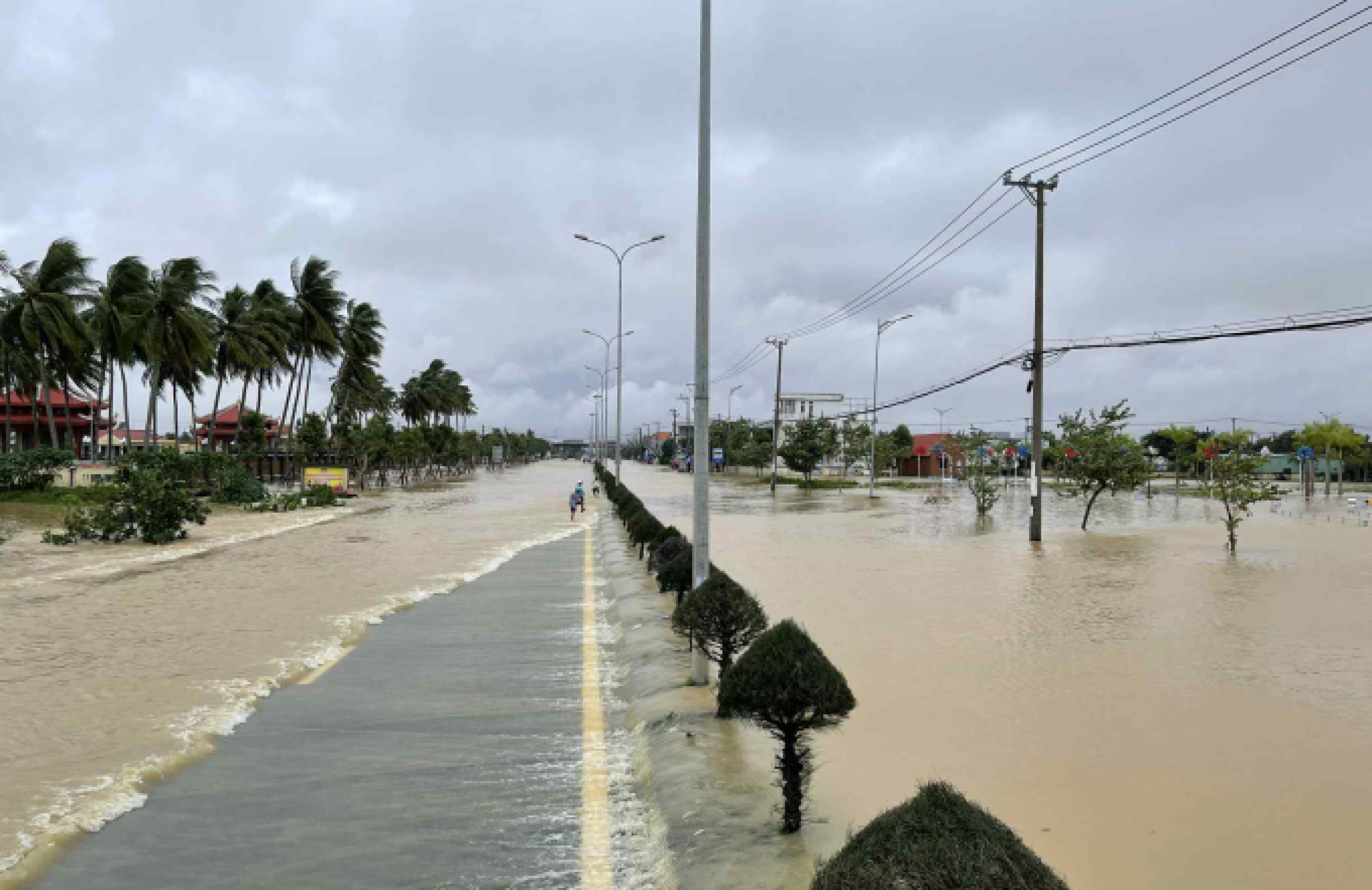 胡志明高速公路穿越中部地区继续发生滑坡