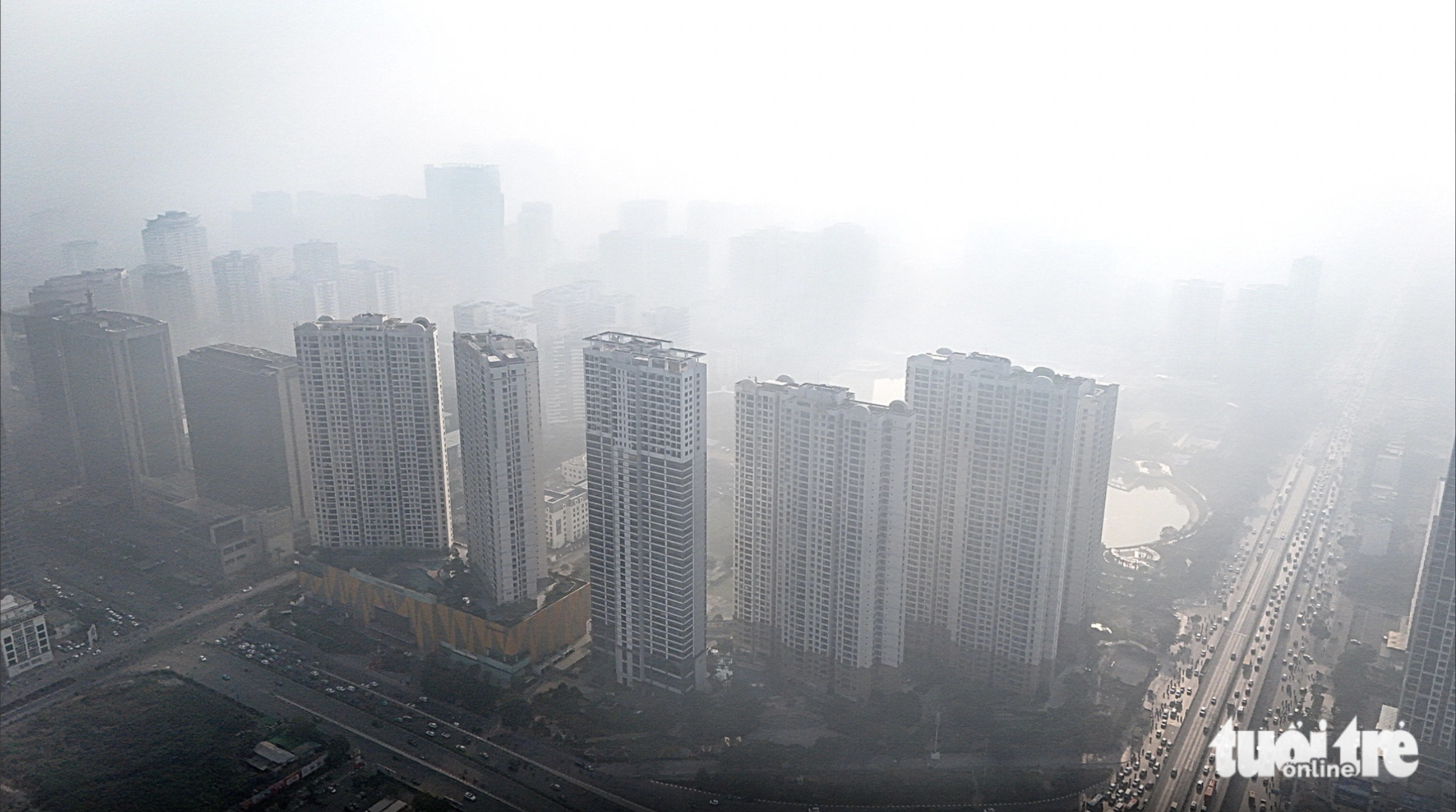 总理指示研究河内和胡志明市空气污染控制项目
