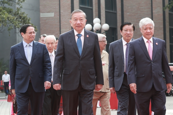 总书记：避免‘会议密集、报告华丽但成果薄弱’