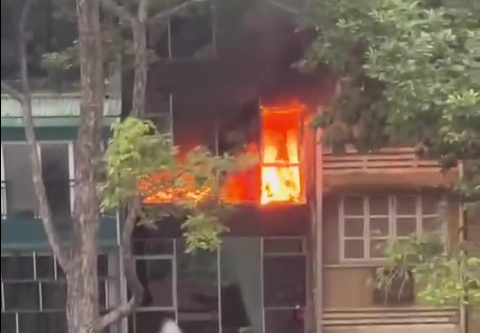 陈兴道街一栋大楼四层发生火灾，警方迅速扑灭