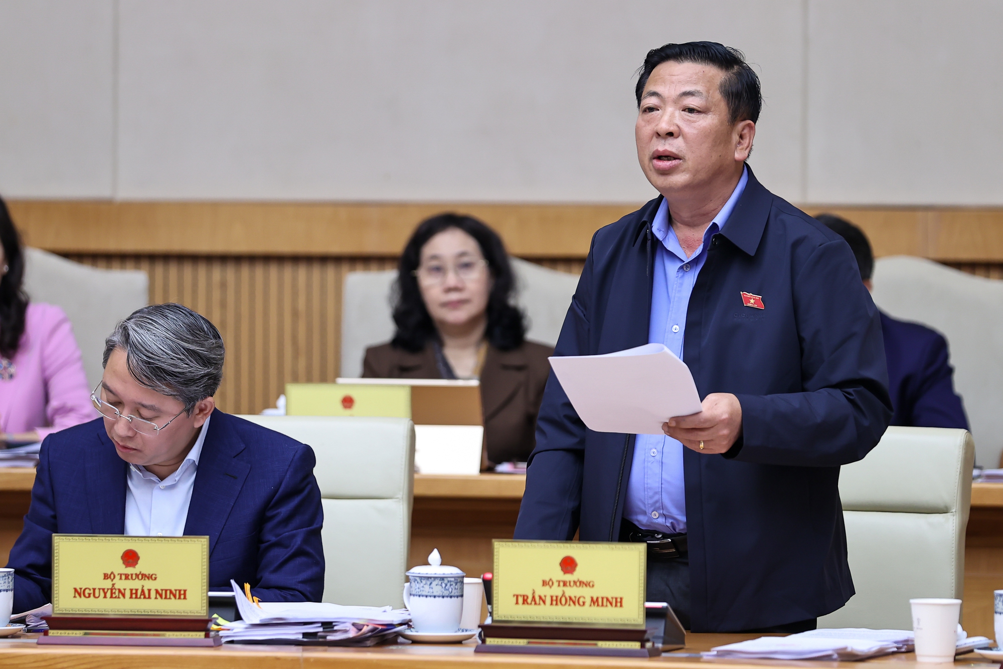 政府定期会议：建设部长报告社会住房情况，修复滑坡道路