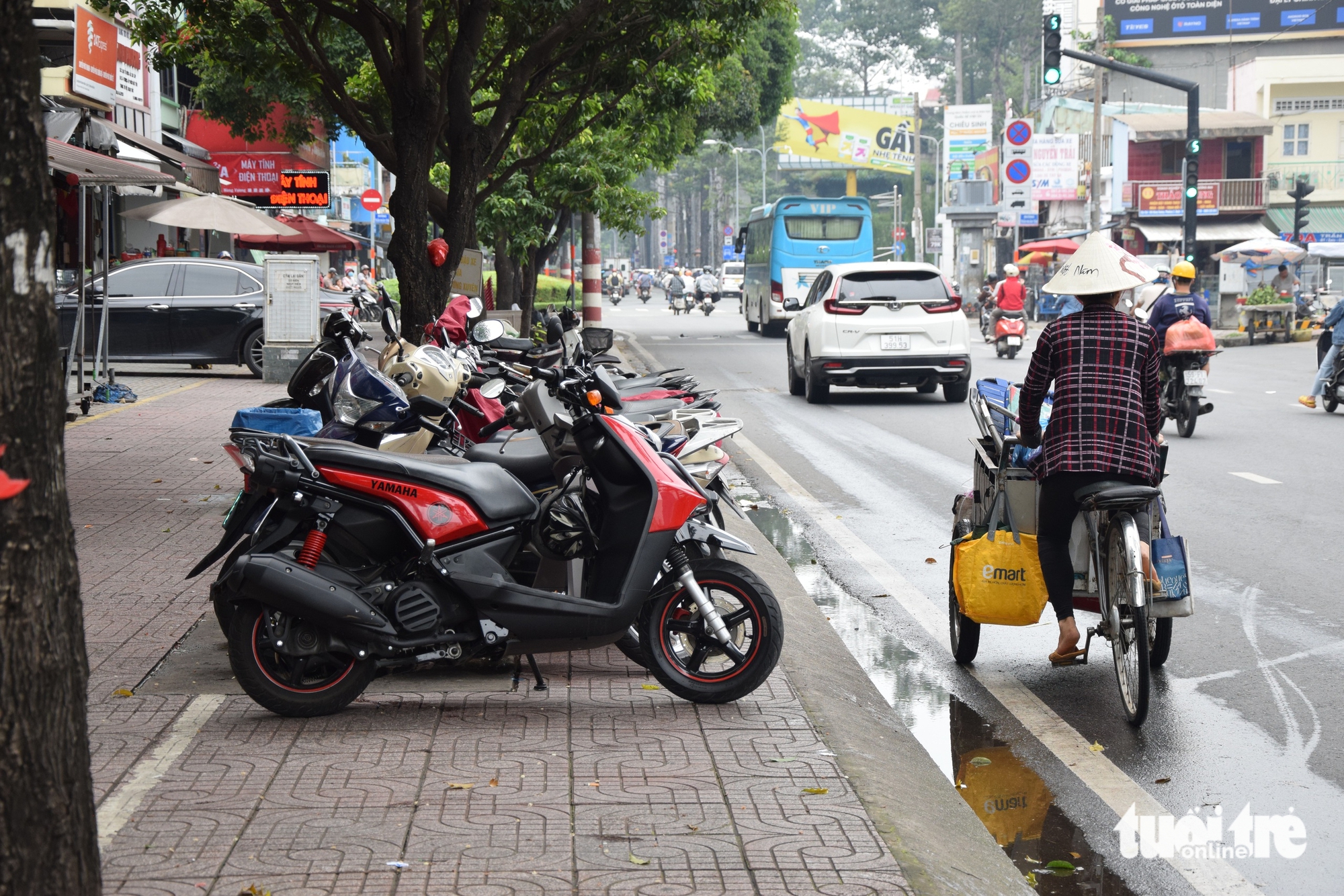 胡志明市建设厅点名道路的人行道侵占现状