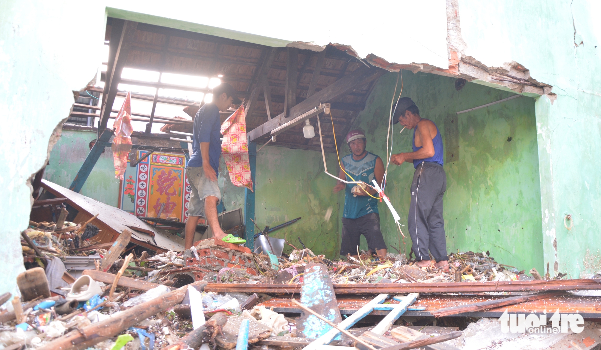 在仁丽渔村凯尔马吉台风中的恐怖之夜