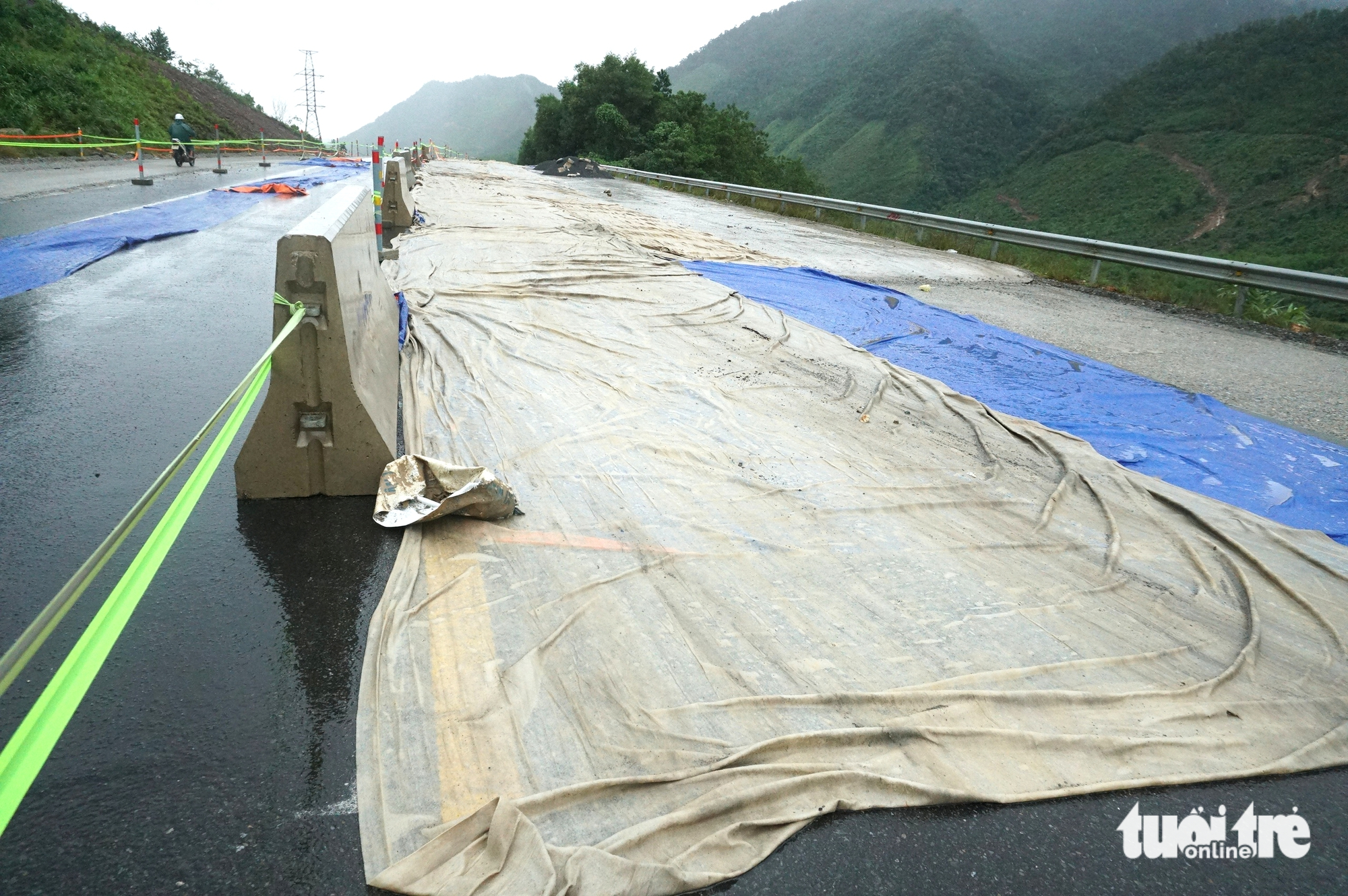 La Sơn - Hòa Liên 高速公路仍未通车：多处山体滑坡，路面裂缝危险