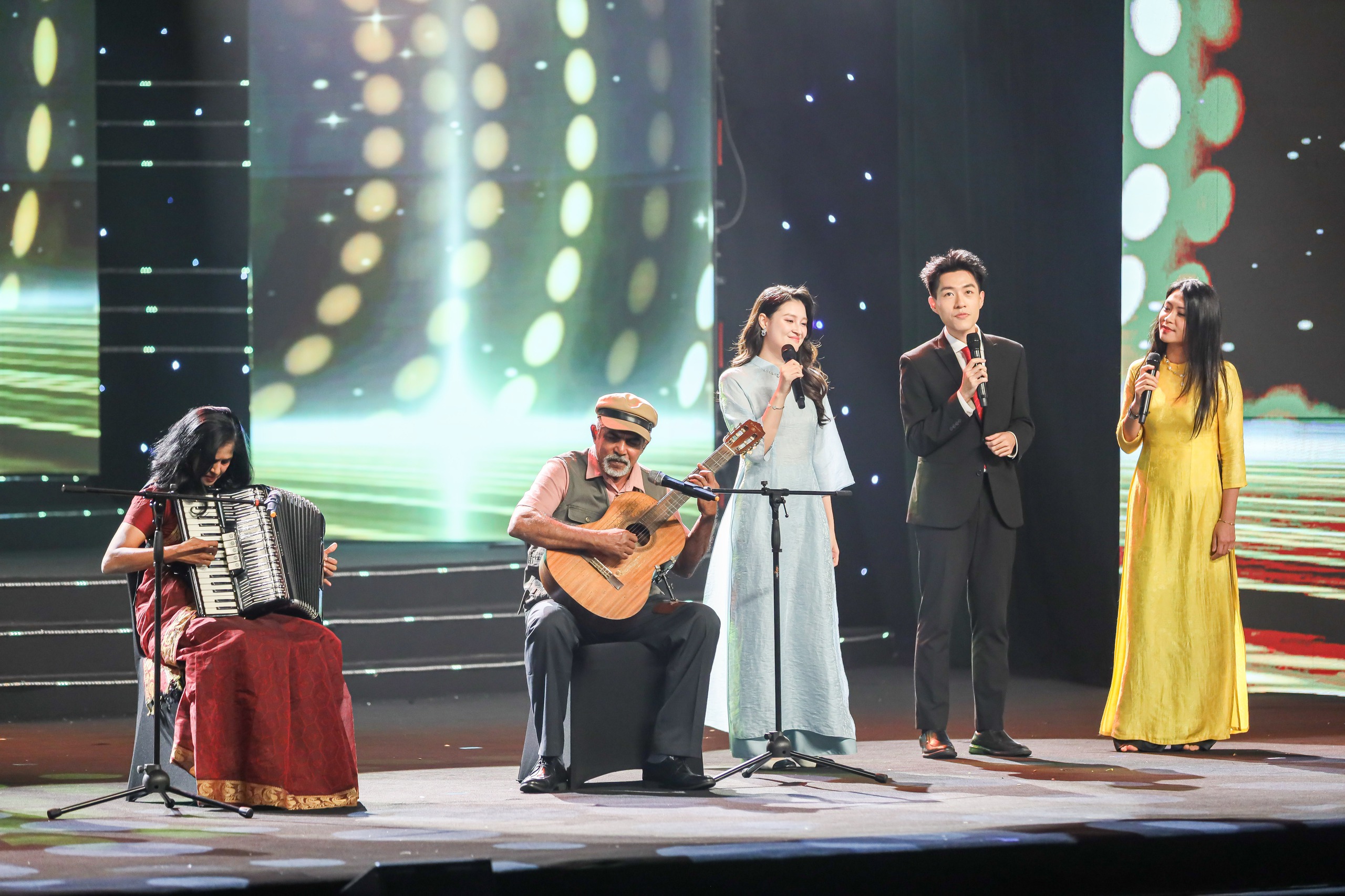 范明政总理出席第十一届对外信息奖颁奖典礼