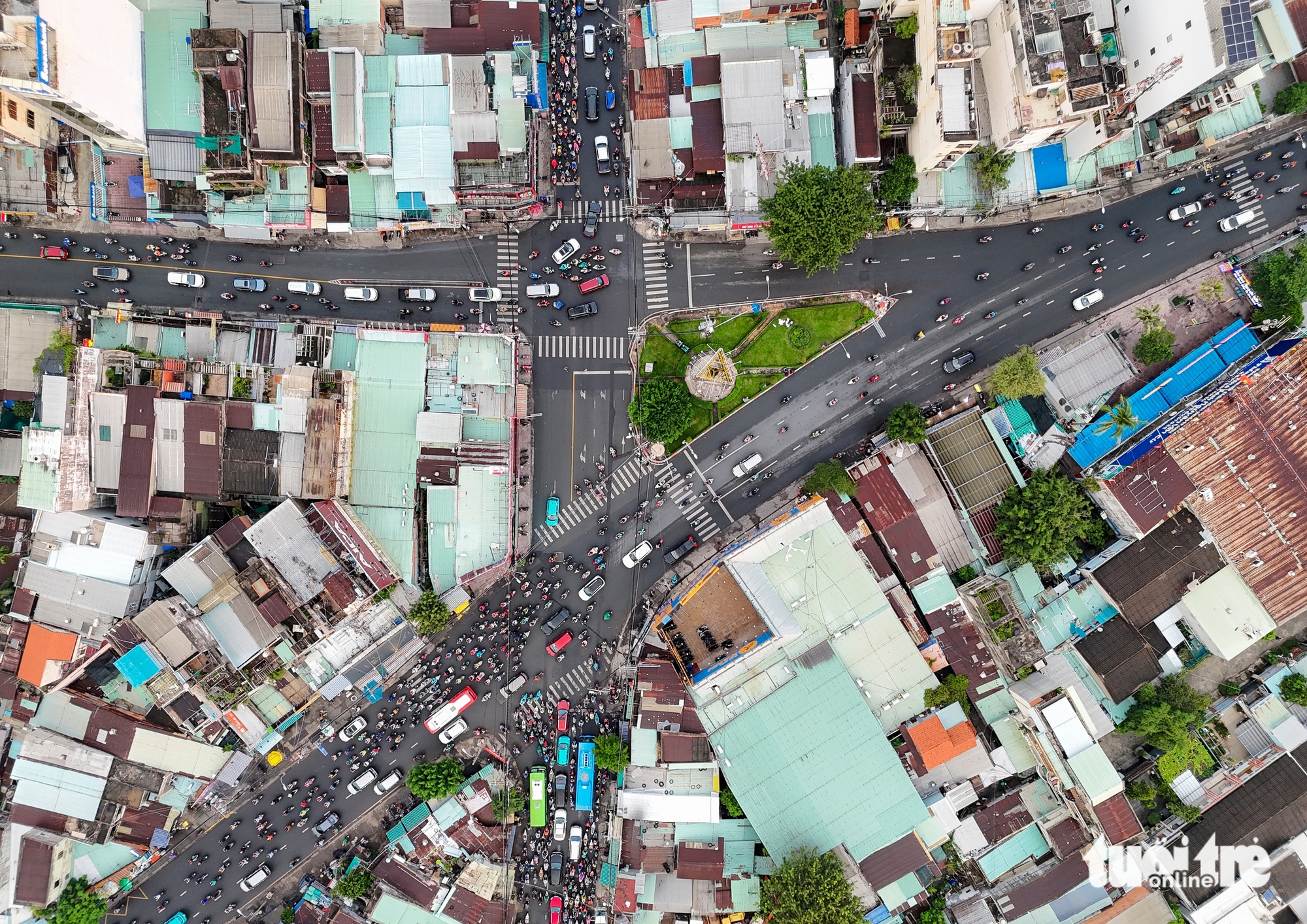 胡志明市推进扩建杭青-平兆轴线和13号国道