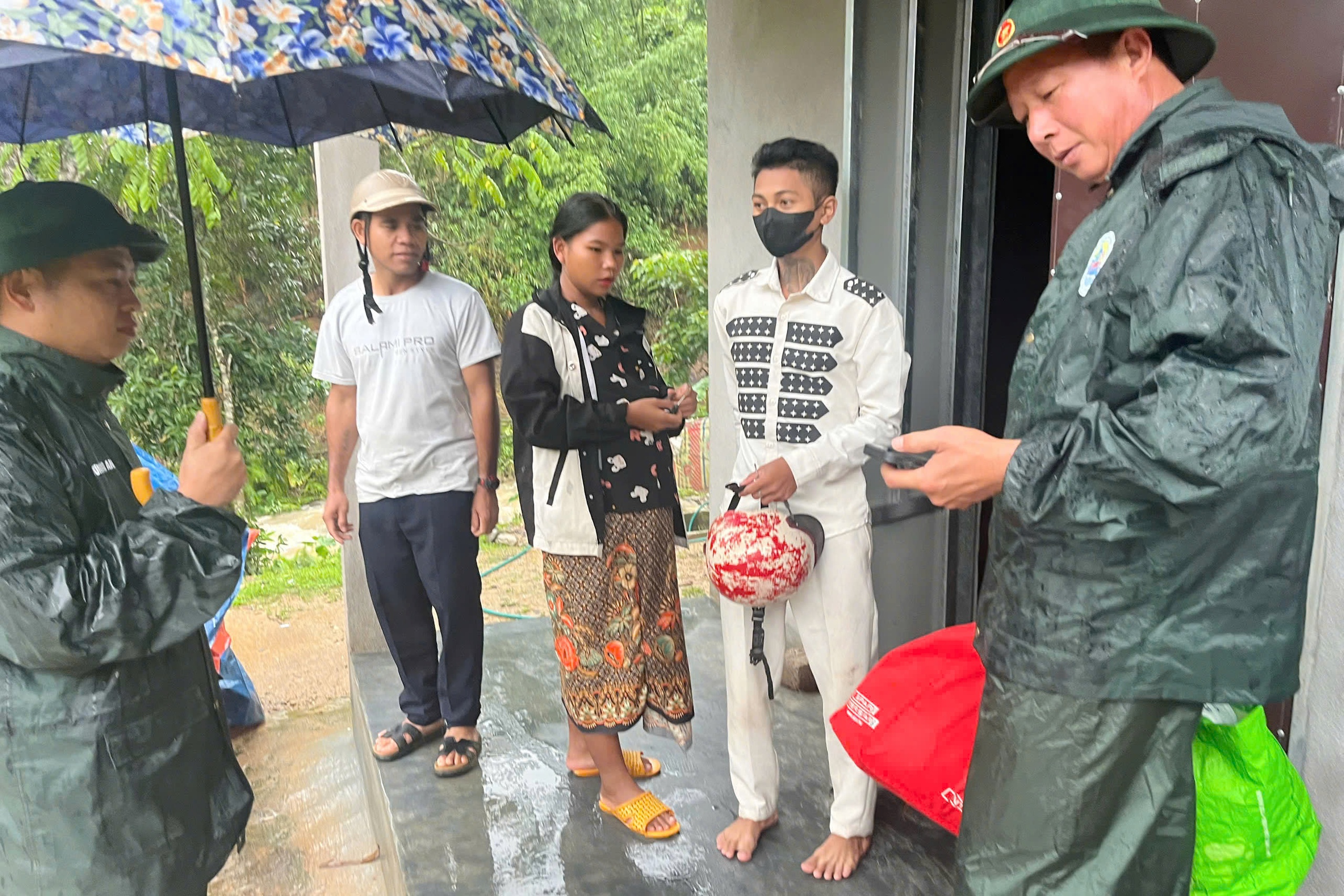 台风Bualoi：1人死亡，4人失踪，28,000人疏散避风