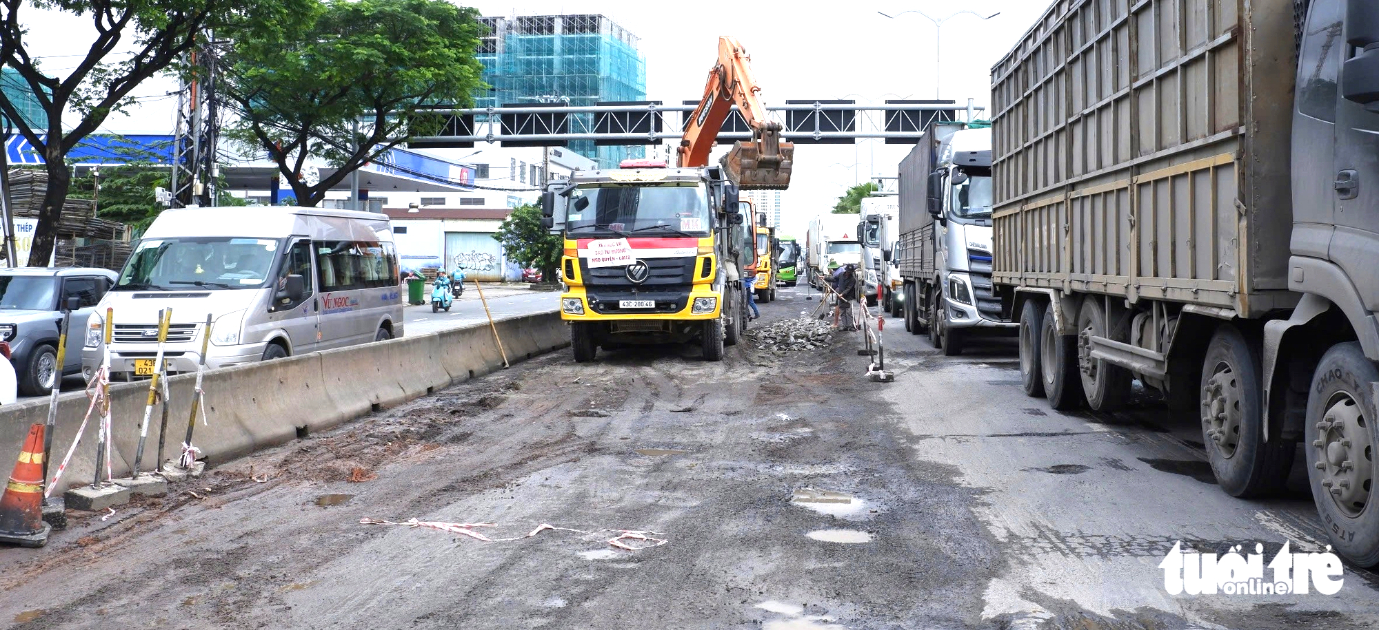 修复岘港如'耕田'般损坏的动脉道路