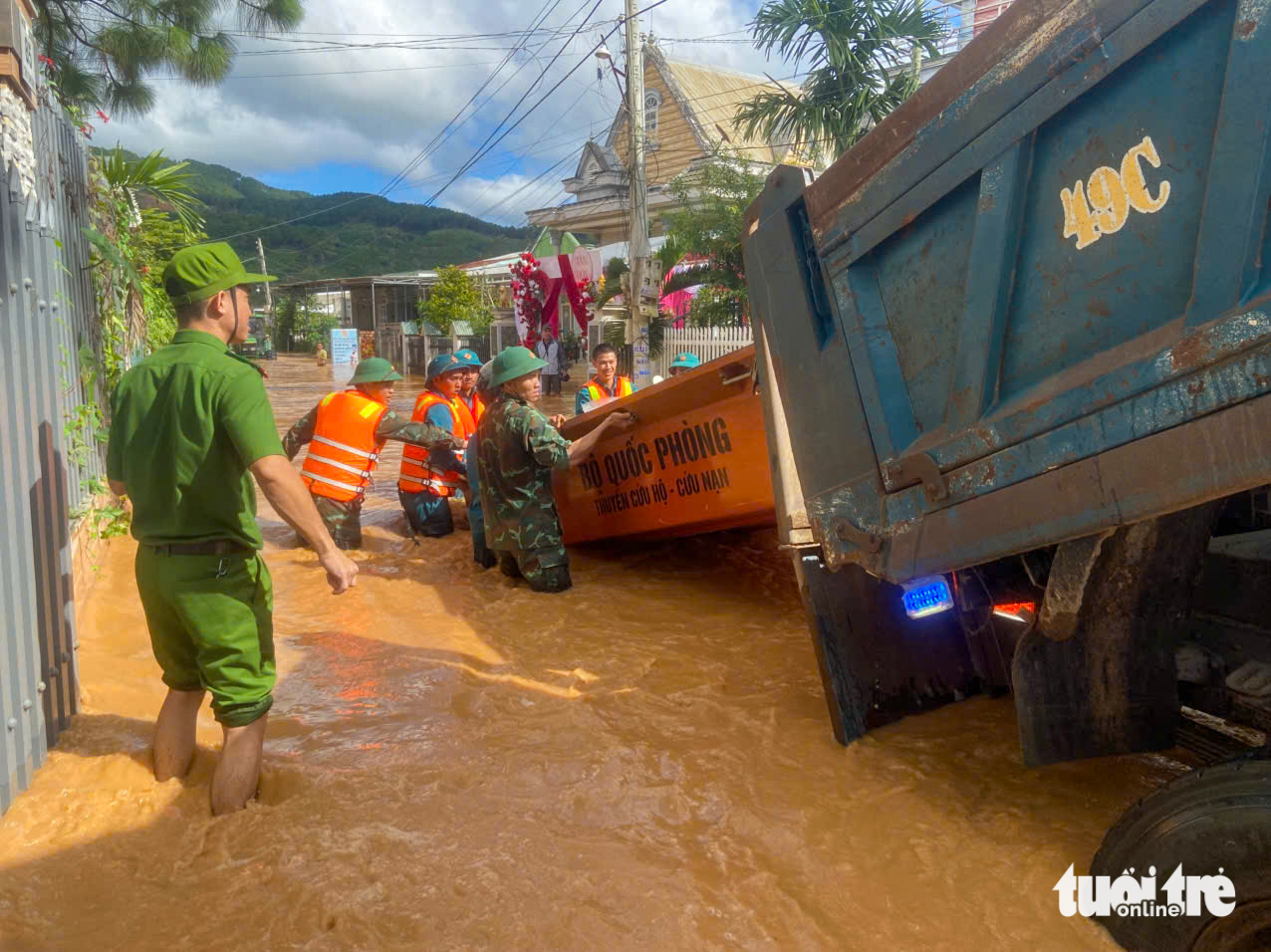 1,750户家庭被隔离，数十艘船只沉没、漂流，林同省启动紧急应对措施