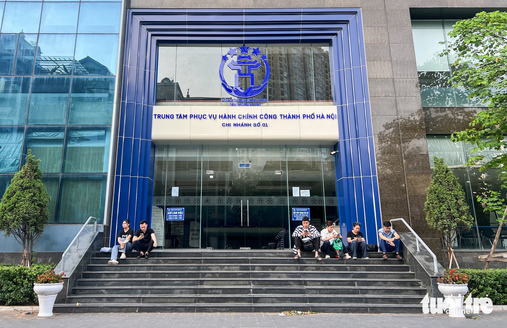 清晨5点，曾经排长队等待办理行政手续的地方出人意料地冷清