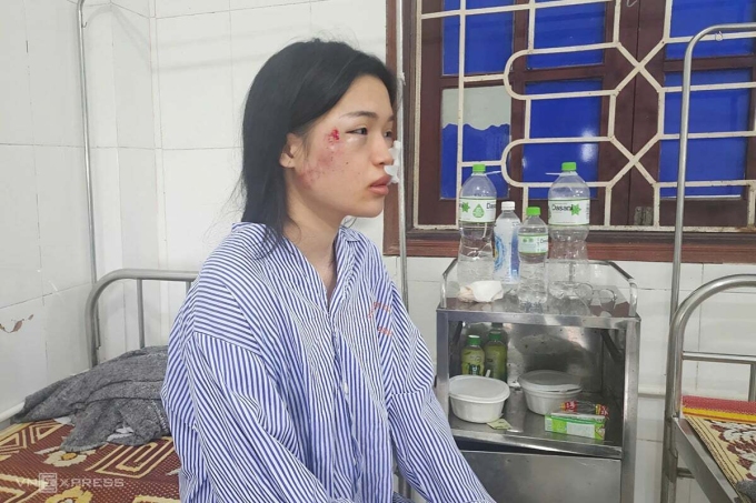 客车翻车致10人死亡的15分钟混乱