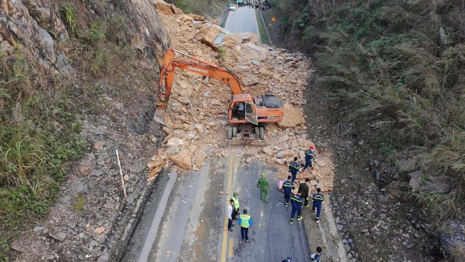 Thung Khe 山口发生山体滑坡，3人被掩埋