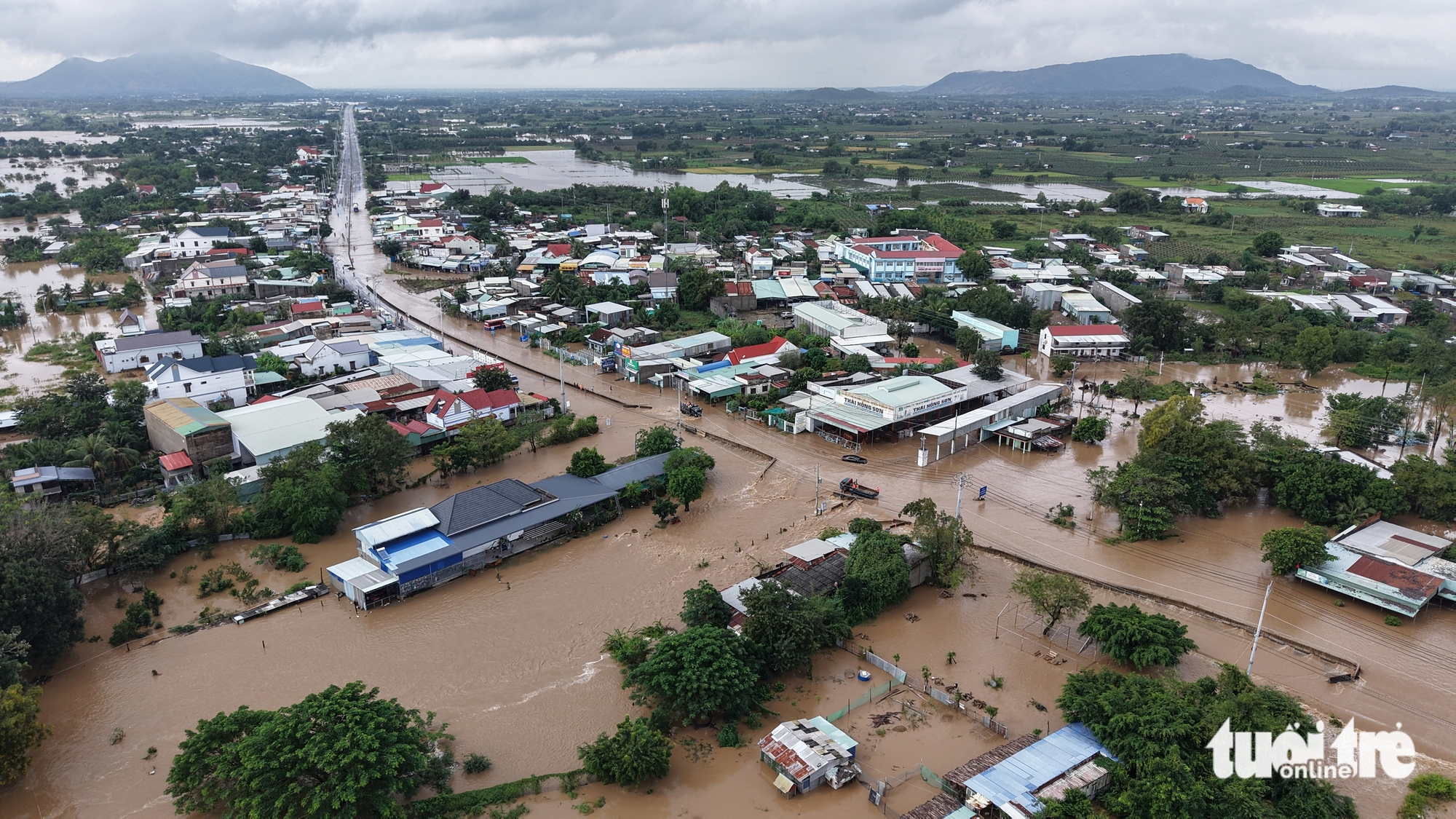 多条国道1号线和经过平顺旧省的高速公路路段严重积水