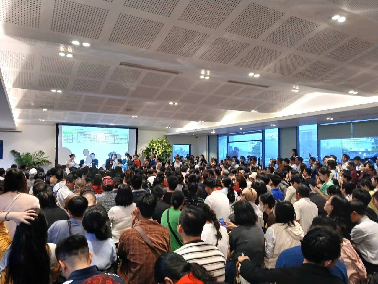 12月9日上午新闻：解决社会住房困难会议；处理多起造成预算重大损失的浪费案件