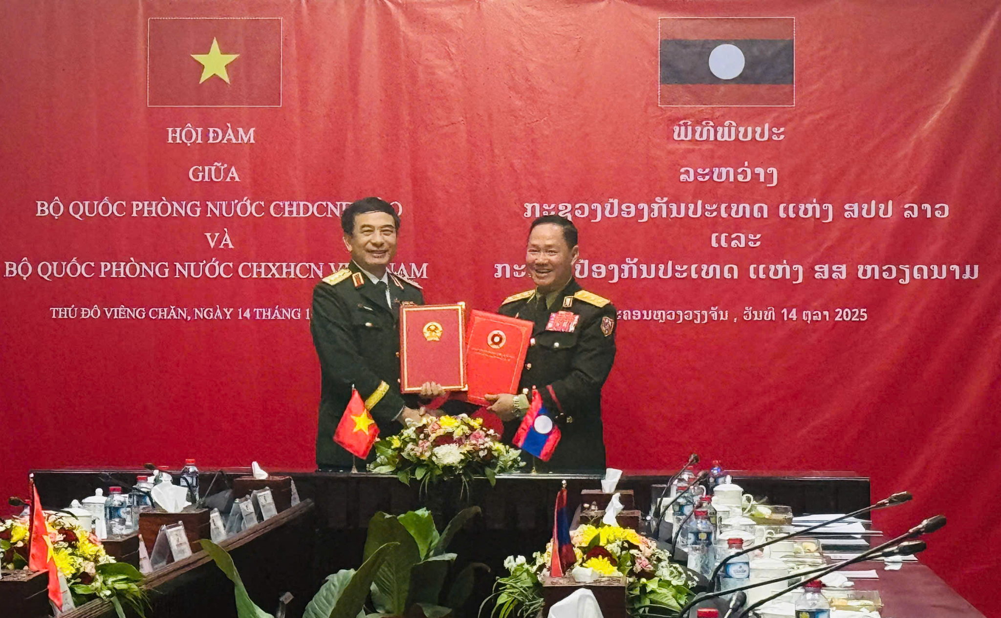 越南国防部准备协助老挝国防部组织国庆50周年阅兵