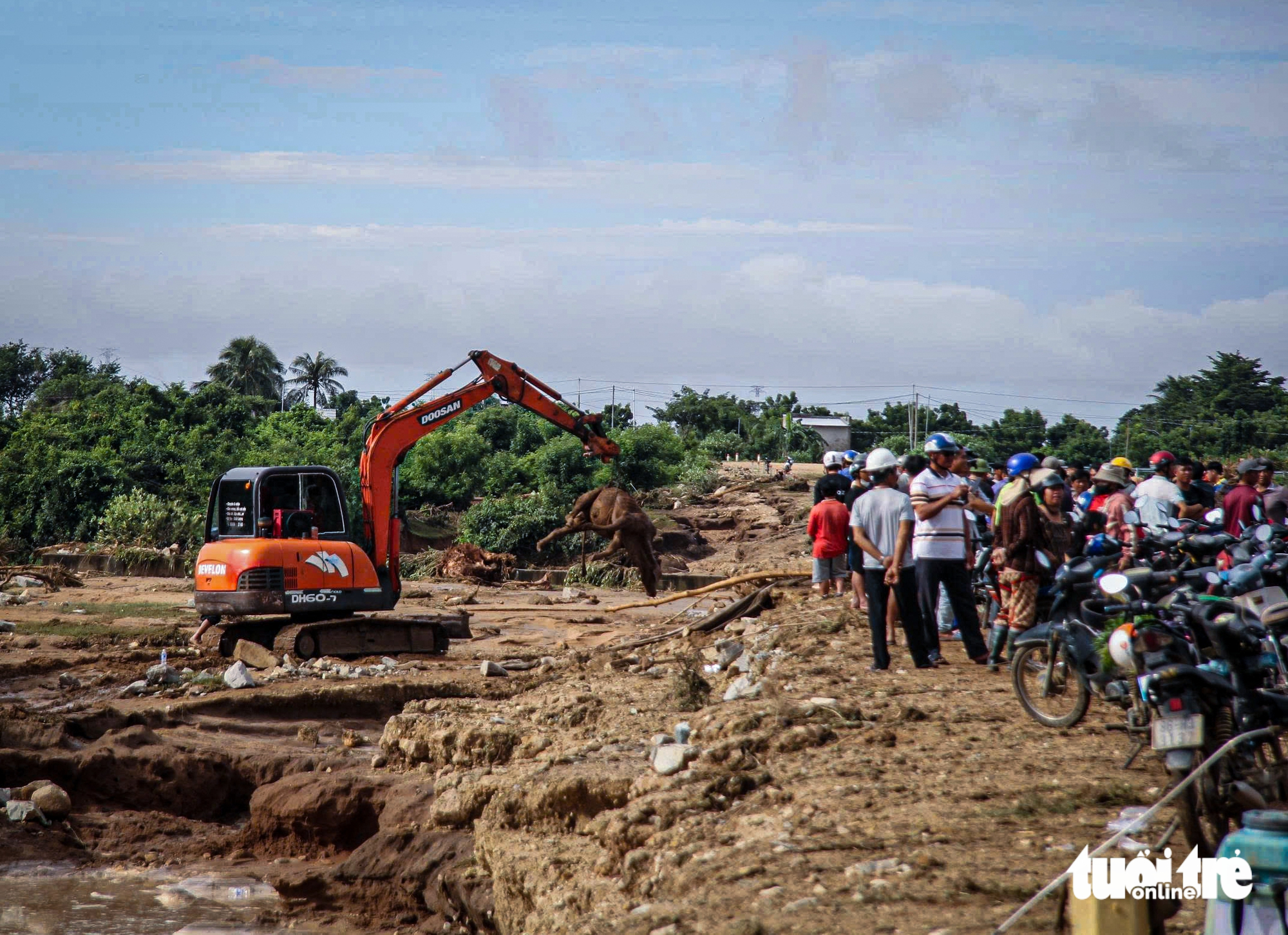 绥丰自建水库溃坝：民众愤怒，要求追究责任
