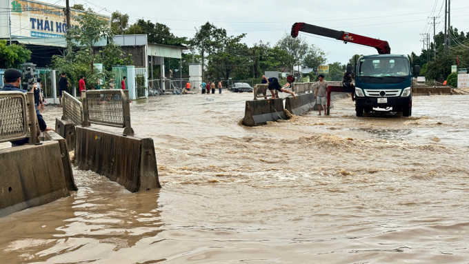 庆和、林同深陷洪水，1号国道被洪水切断