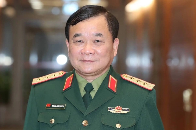 两位国防部副部长职务任期延长