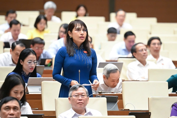 不应让年轻人沉迷于社交媒体上的'霸道总裁'