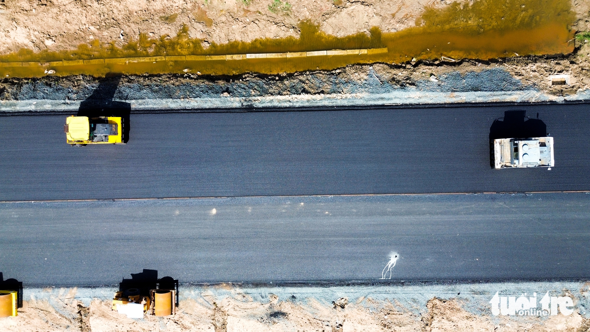 2100人连夜工作，14天后芹苴-金瓯高速公路将实现技术通车