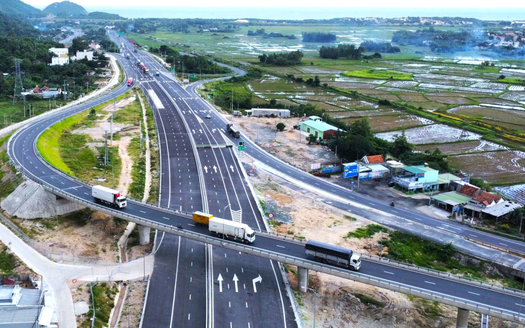 东部南北高速公路即将从胡志明市至云峰全线贯通