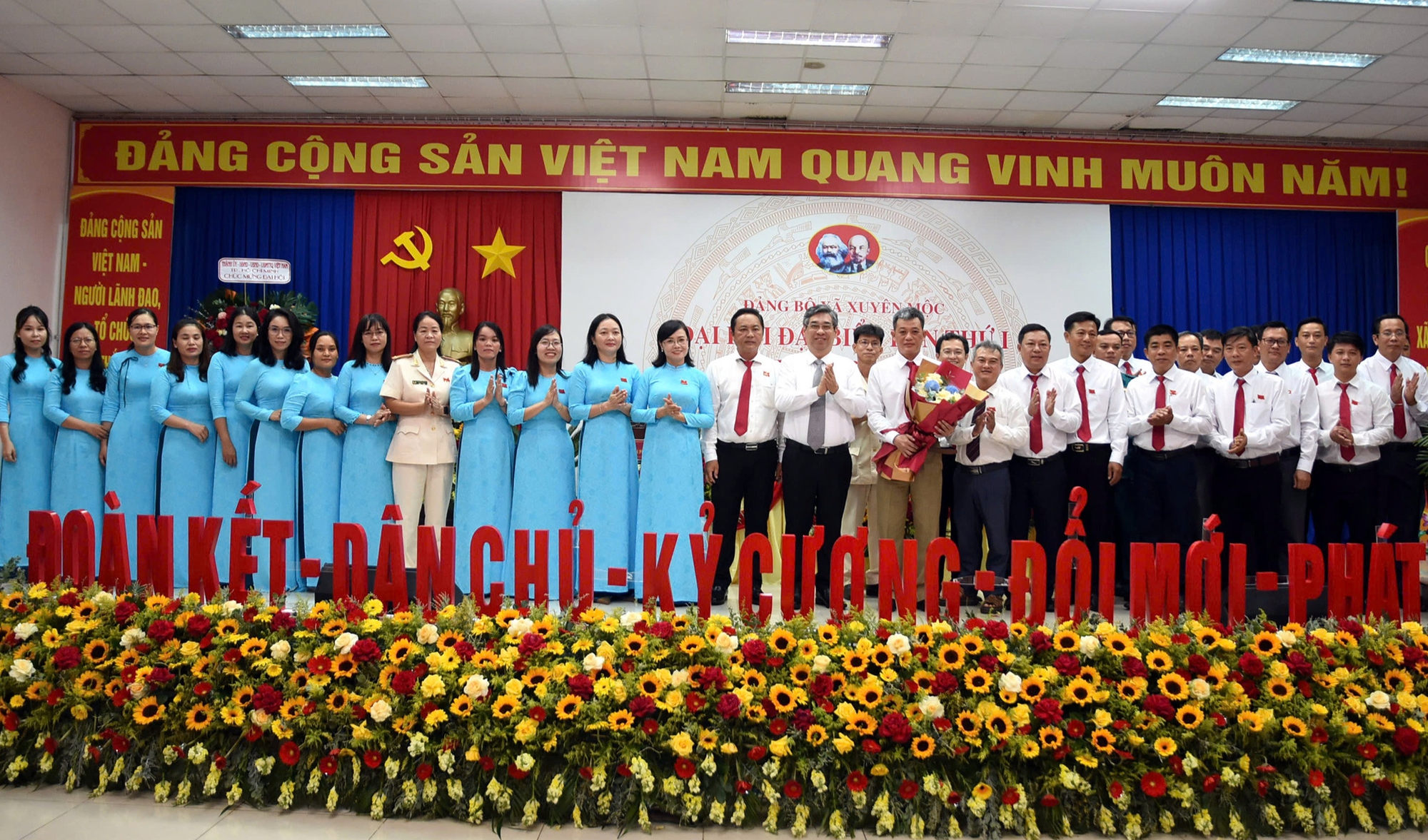Xuyên Mộc乡利用基础设施优势，发展农业和旅游业