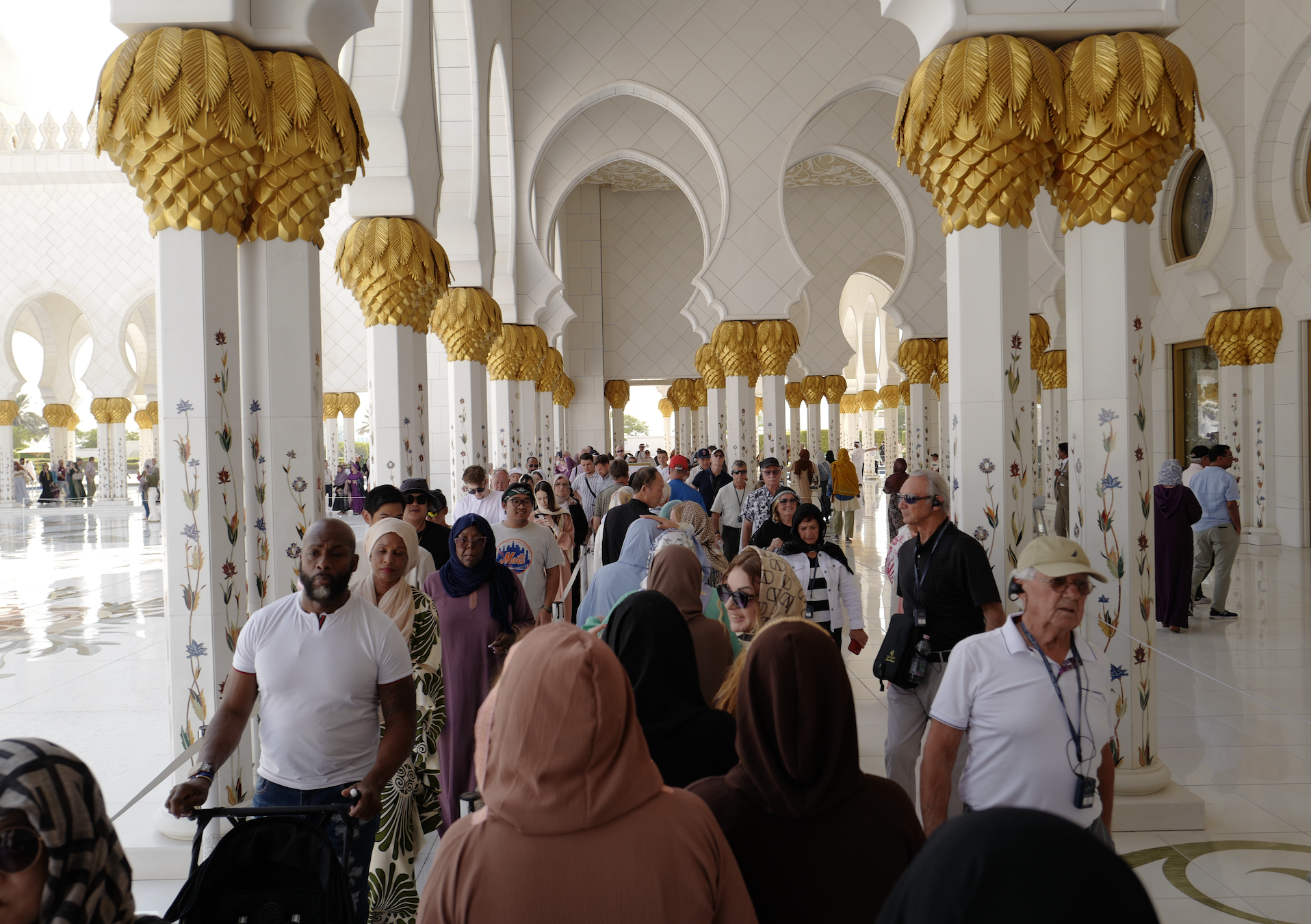 许多游客的习惯在阿联酋最大的清真寺被禁止