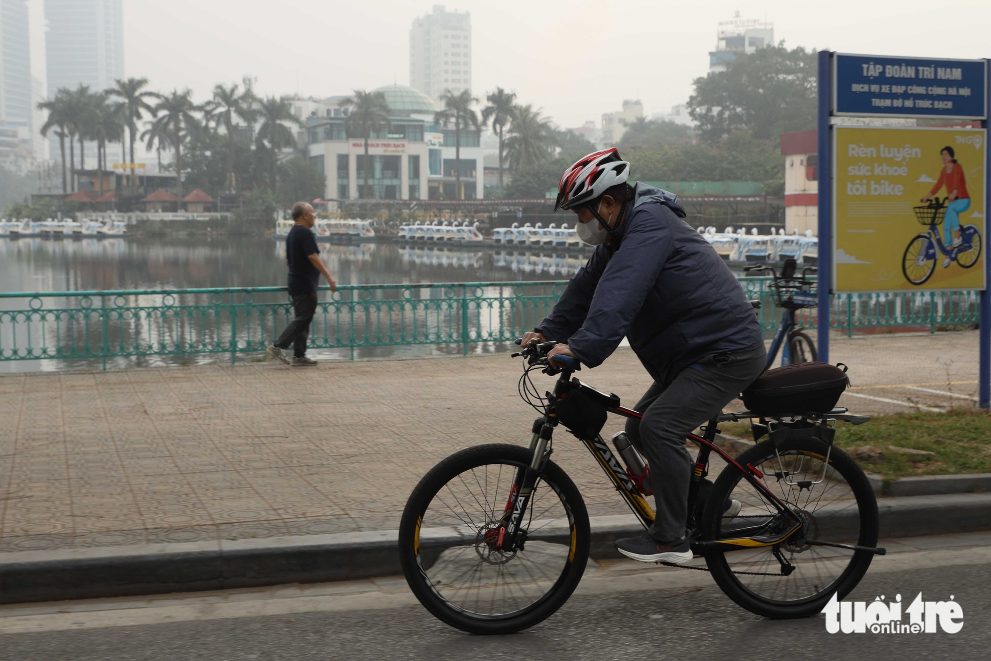 中午时分雾气依然浓密，河内宛如沙巴