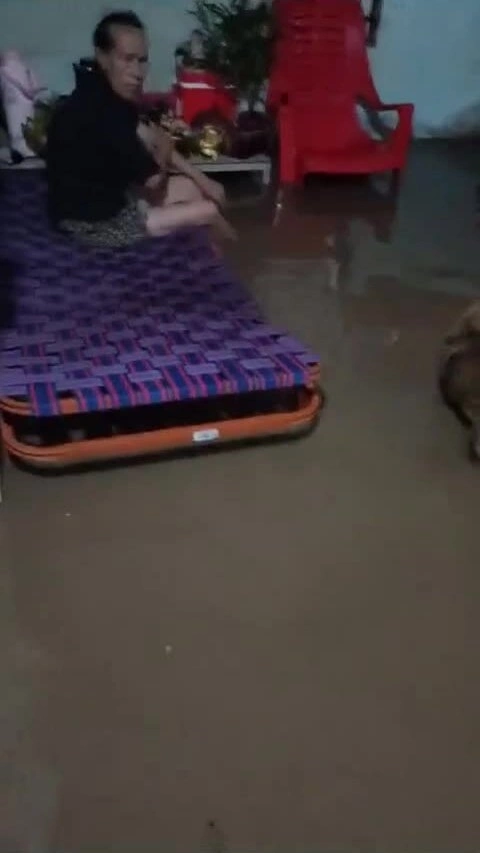 庆和、林同深陷洪水，1号国道被洪水切断