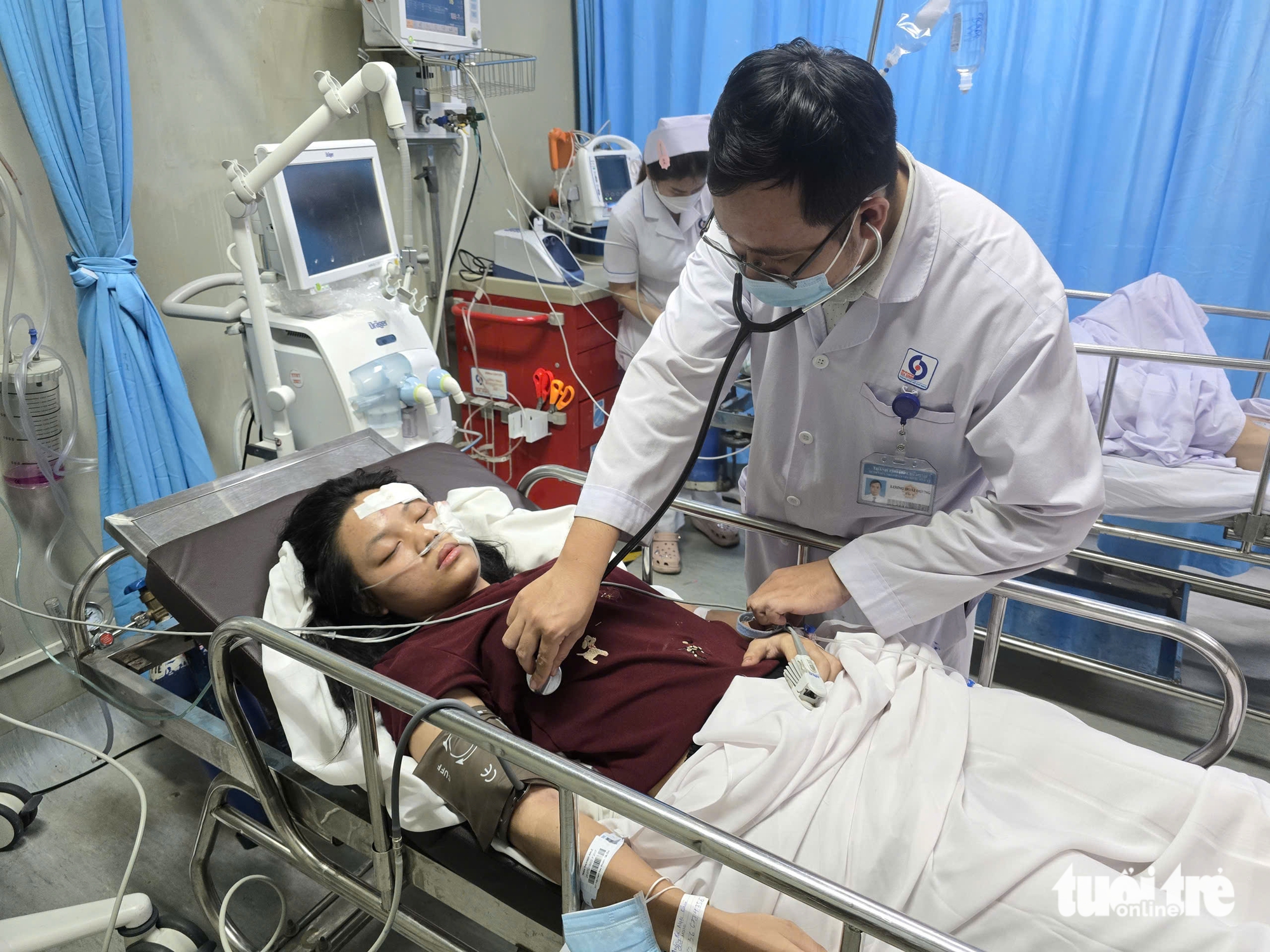 螺蛳粉店火灾受害者：'我抓住空调外机从三楼跳下'